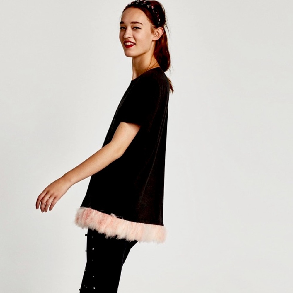 ZARA TRAUFULC Black T-Shirt with Pink Faux Fur Hem & Pocket Short Sleeve Small